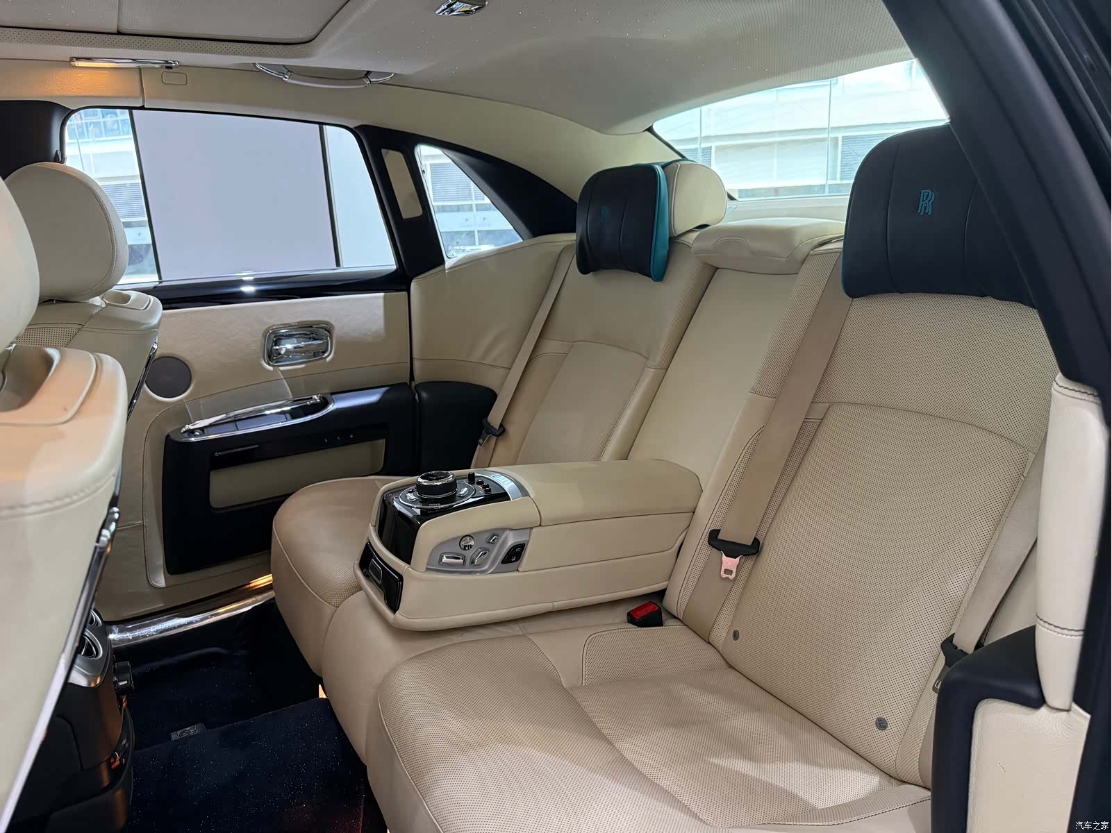 Rolls-Royce Ghost, 2011 8