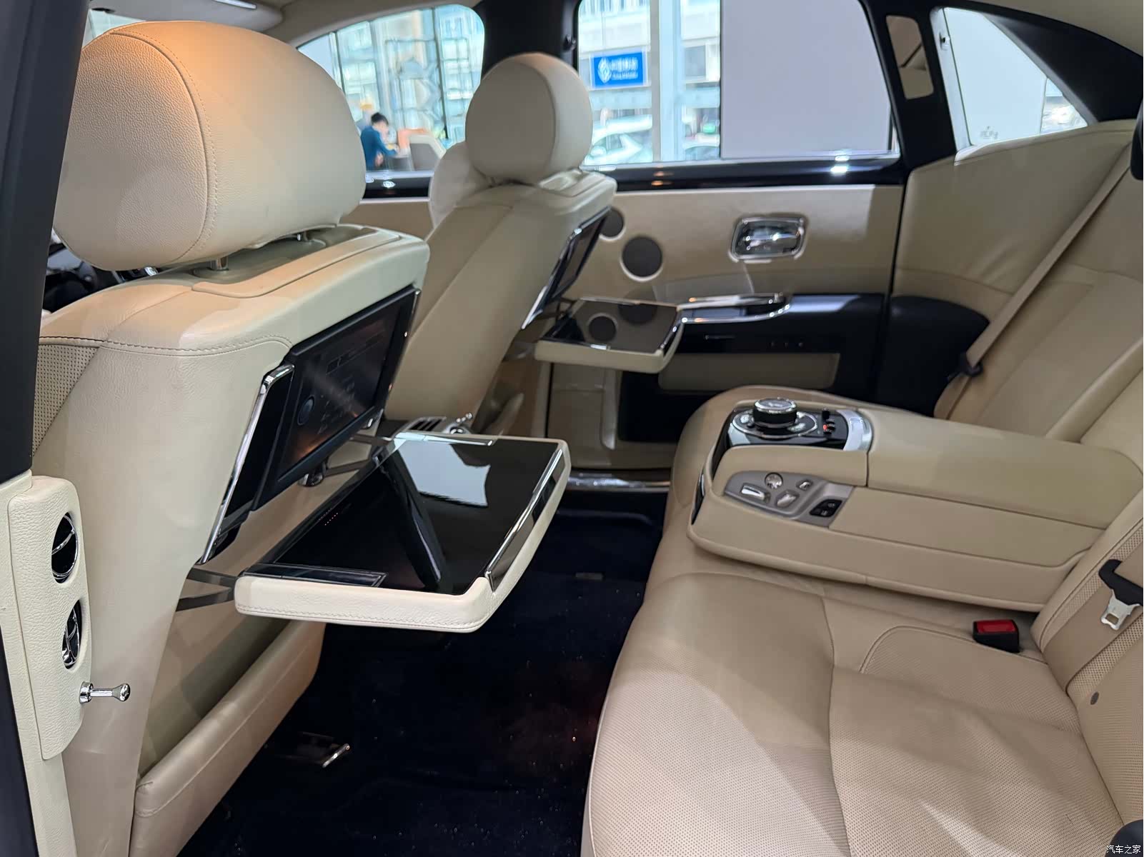 Rolls-Royce Ghost, 2011 9