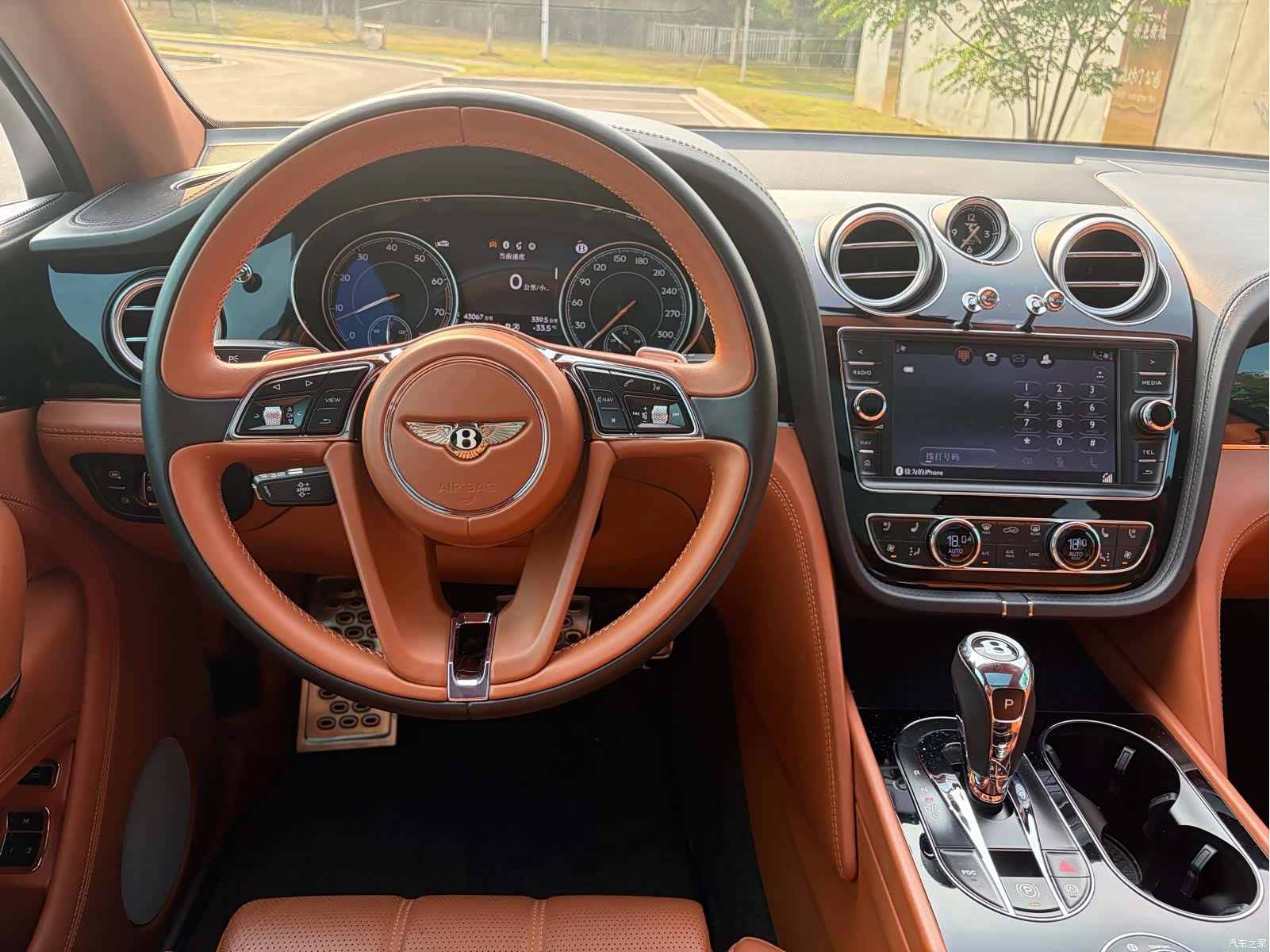 Bentley Bentayga, 2018 12