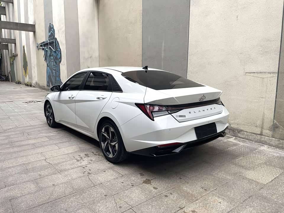 Hyundai Elantra