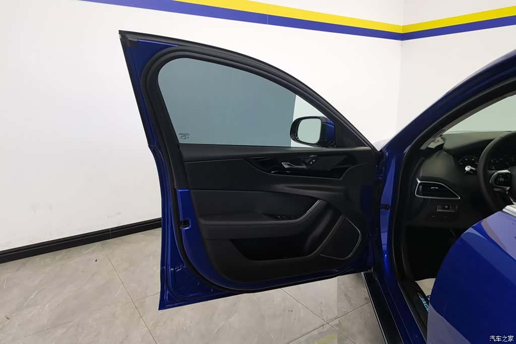 Land Rover XEL, 2021 7