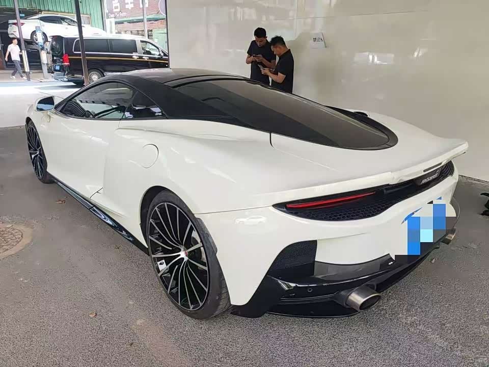 McLaren GT