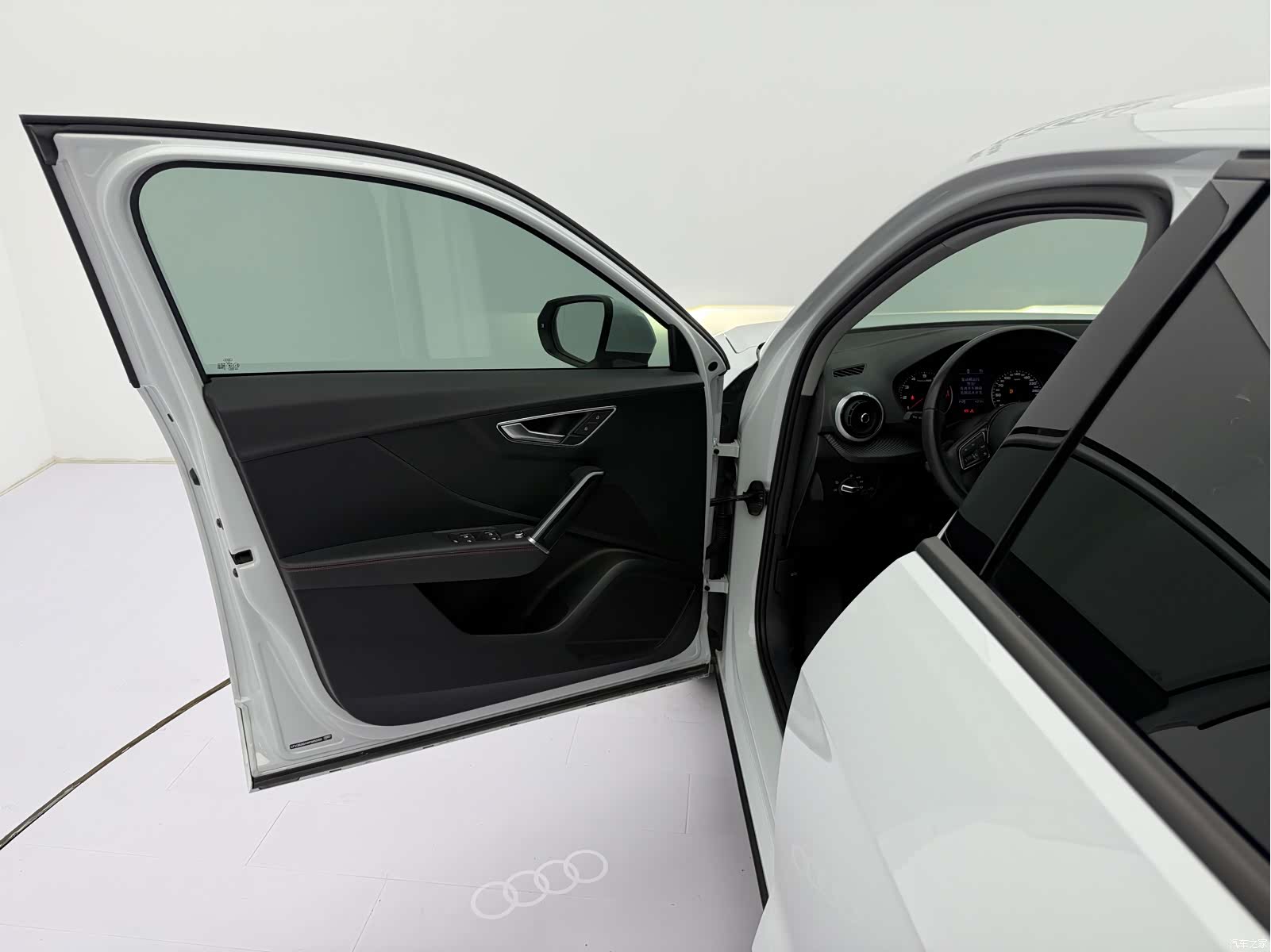 Audi Q2L, 2023 23