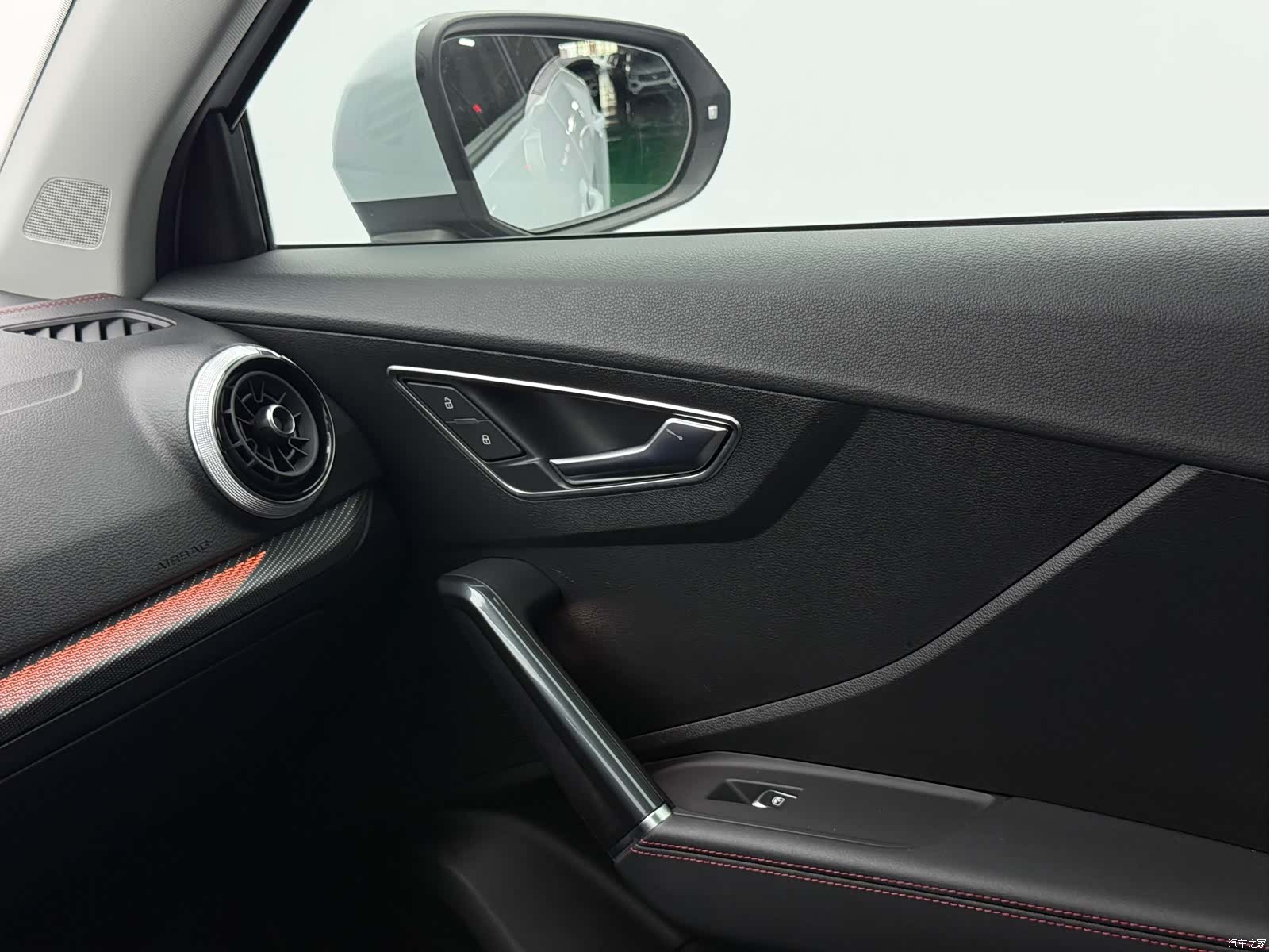 Audi Q2L, 2023 10