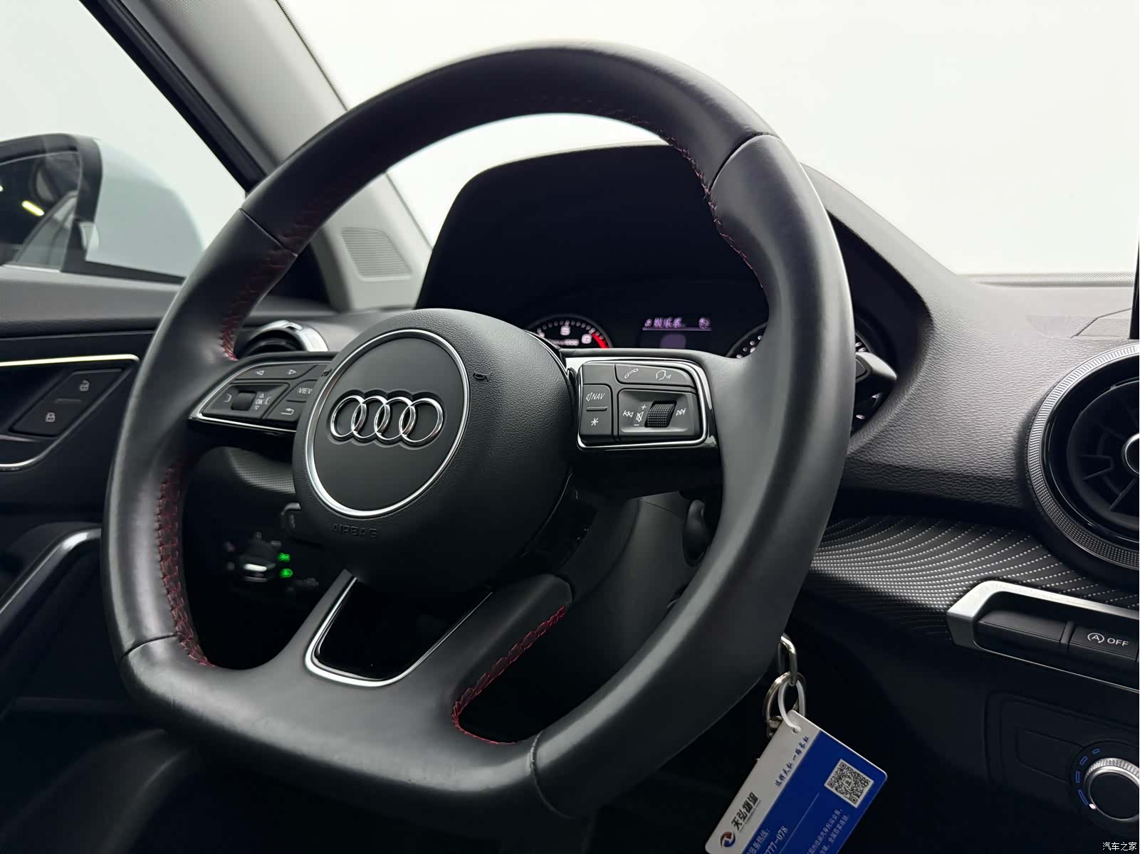 Audi Q2L, 2023 16