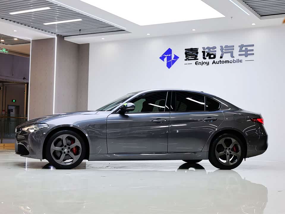 Alfa Romeo Giulia Alfa Romeo Giulia