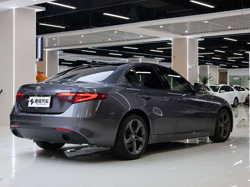Alfa Romeo Giulia Alfa Romeo Giulia