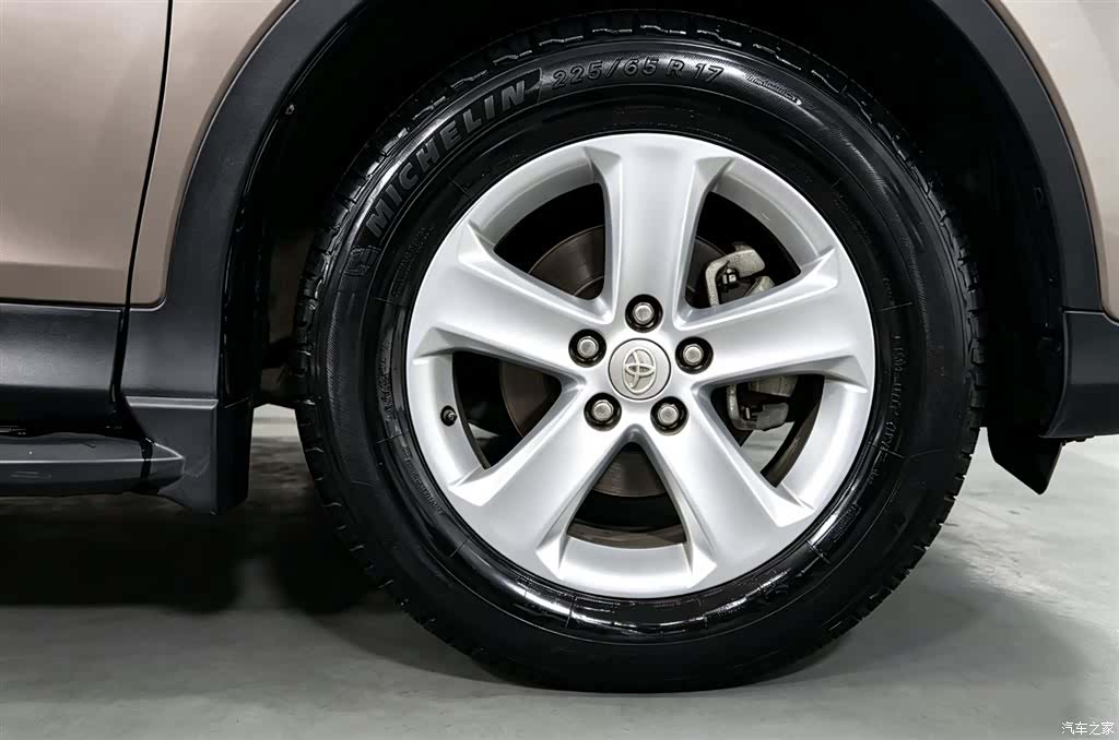 Toyota RAV4, 2015 14