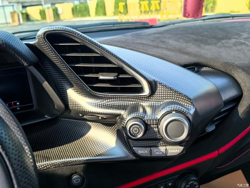 Ferrari 488, 2019 8