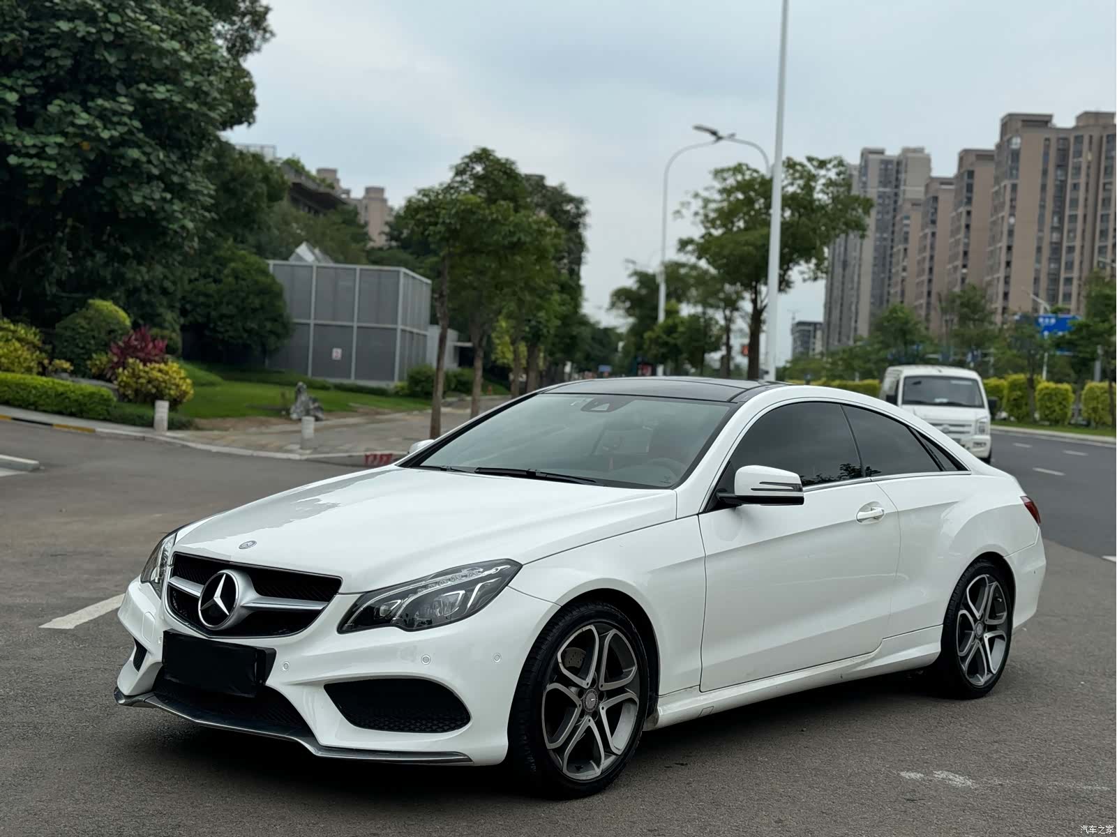 Mercedes-Benz E-Class, 2015 1