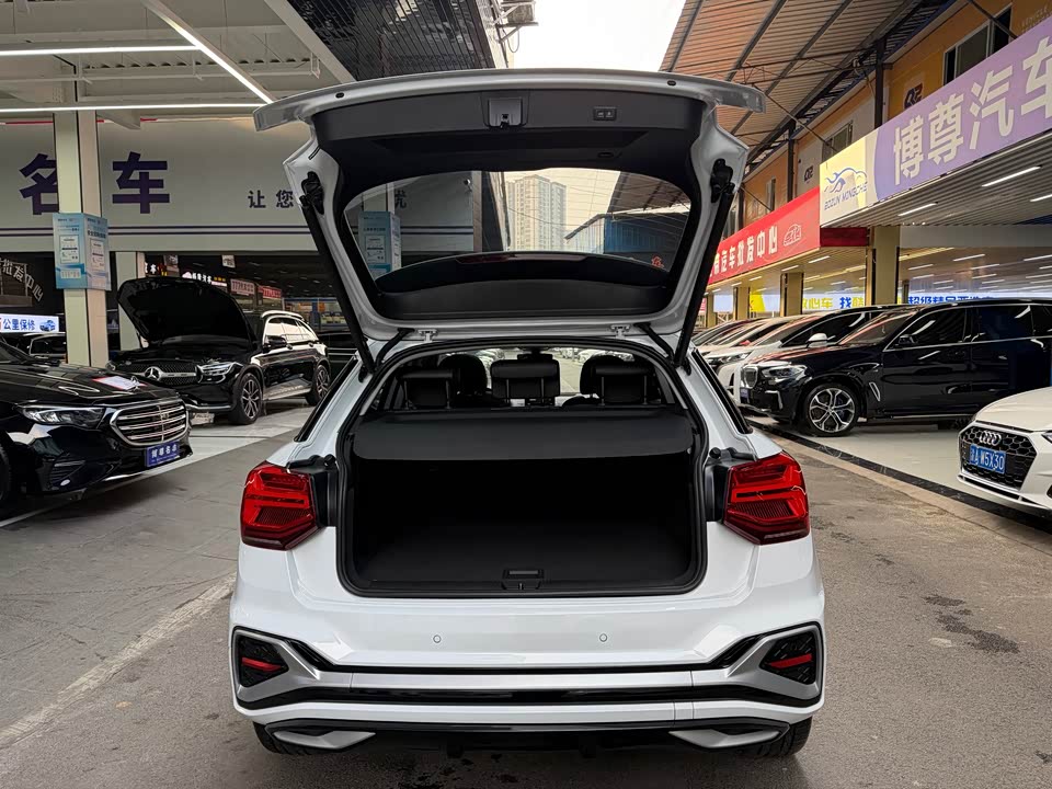 Audi Q2L
