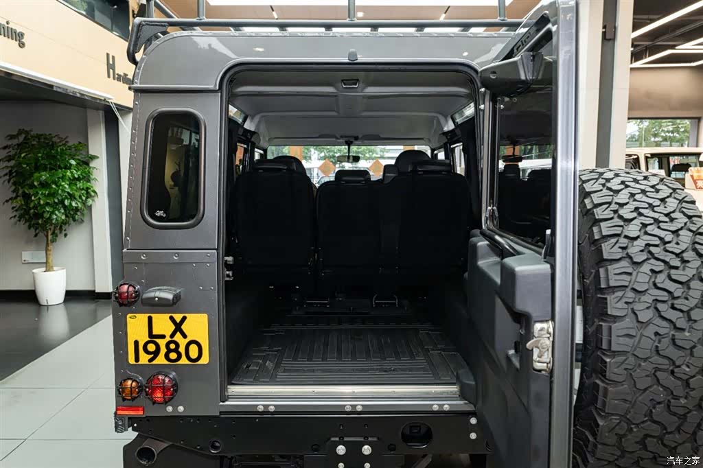 Land Rover Defender, 2015 17
