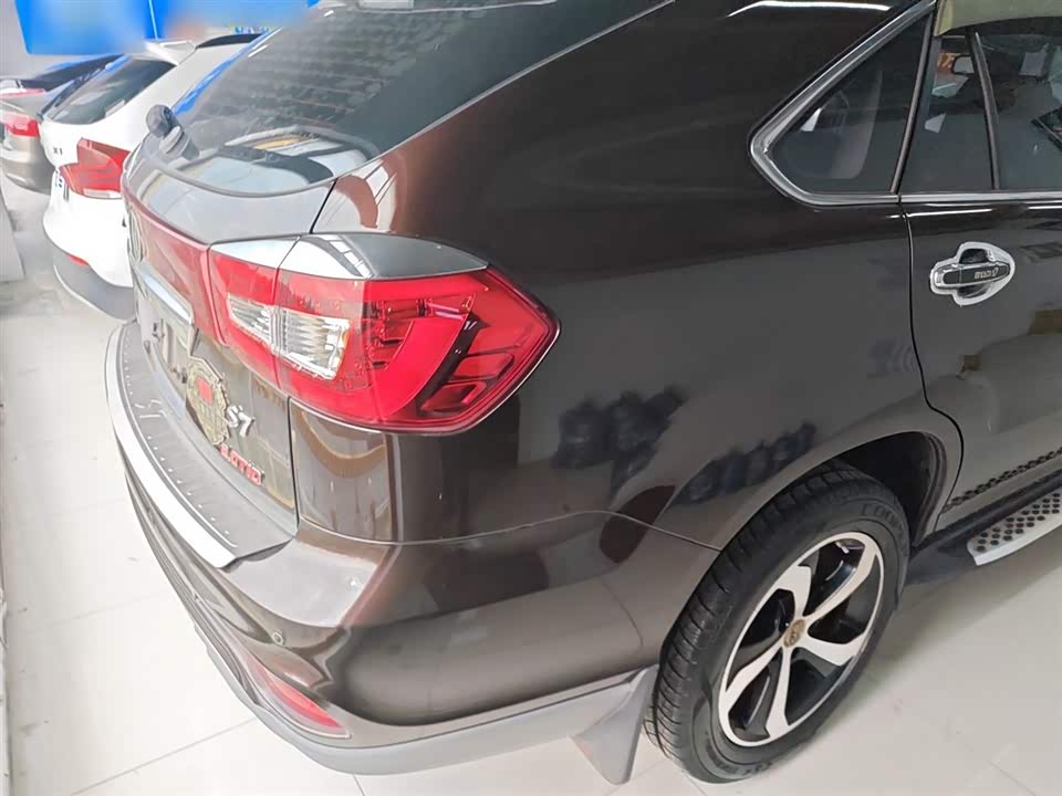 BYD S7