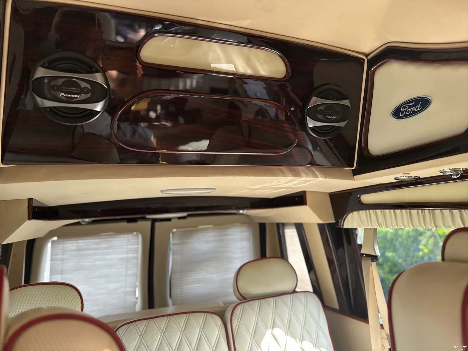 Ford E350, 2010 21