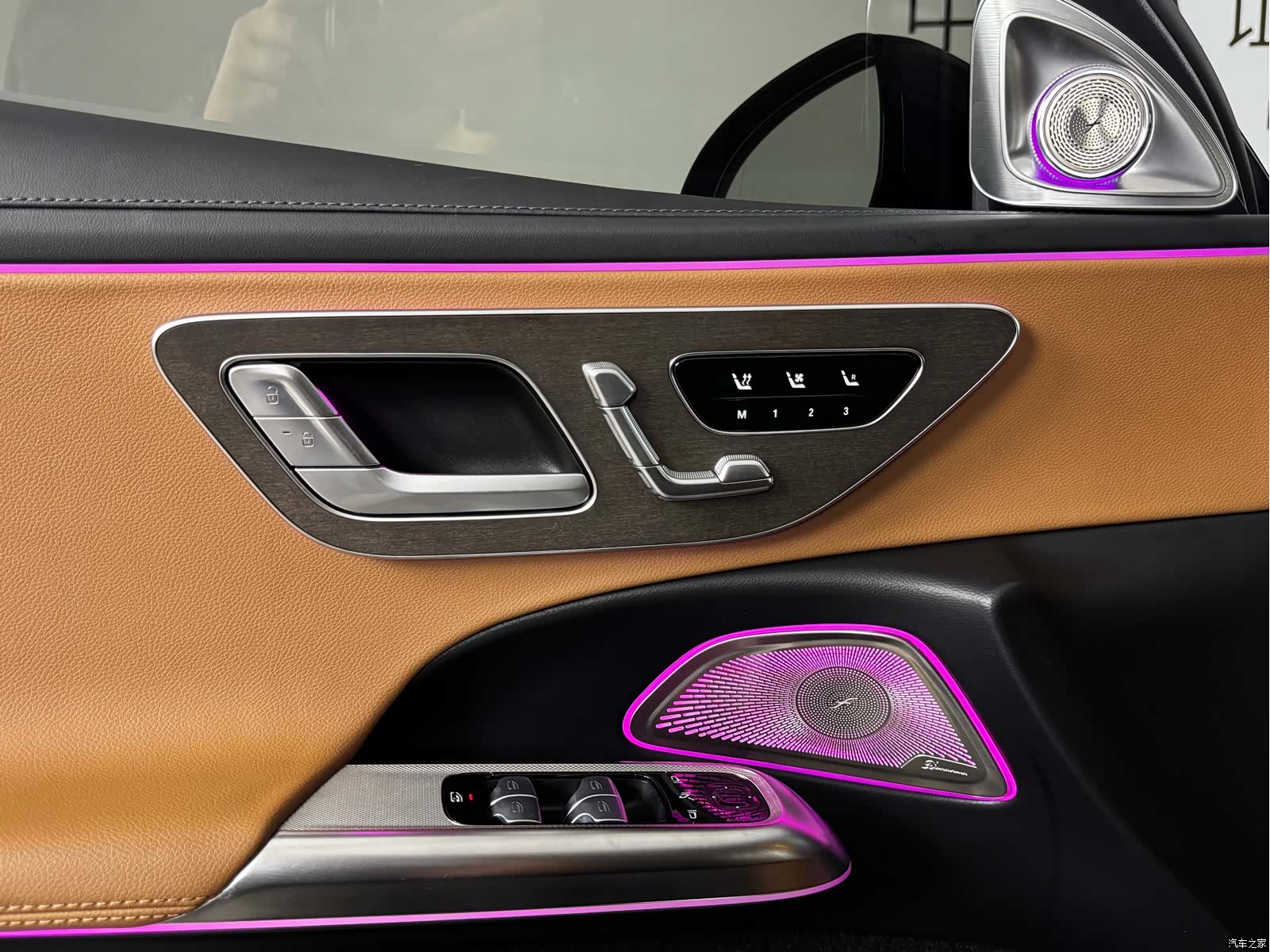 Mercedes-Benz E-Class, 2024 14