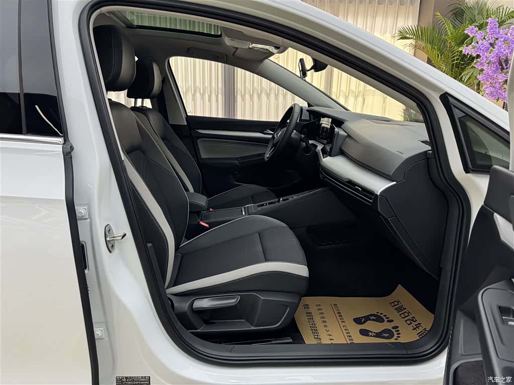 Volkswagen Golf, 2023 12
