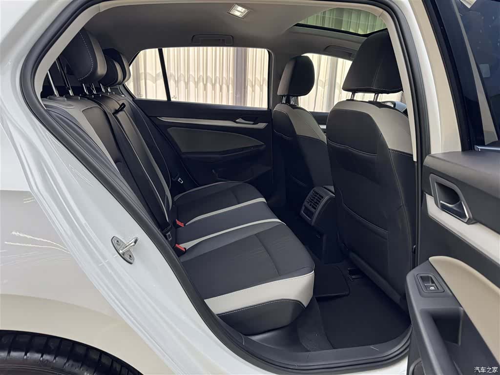 Volkswagen Golf, 2023 13