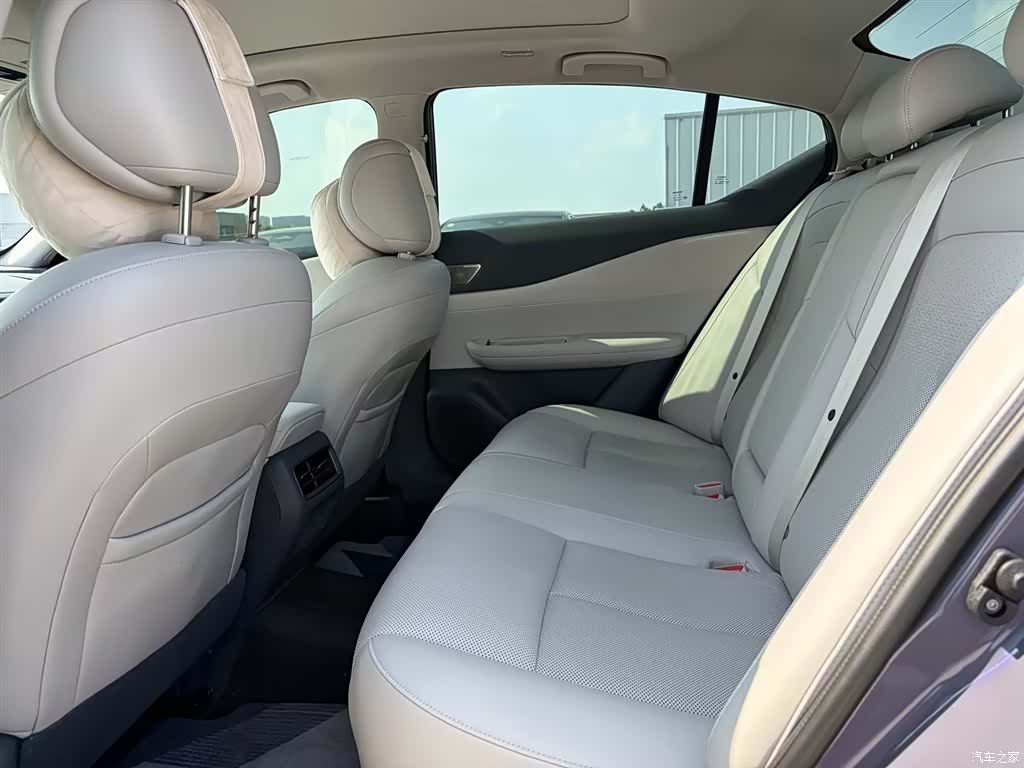 Nissan Teana, 2025 13