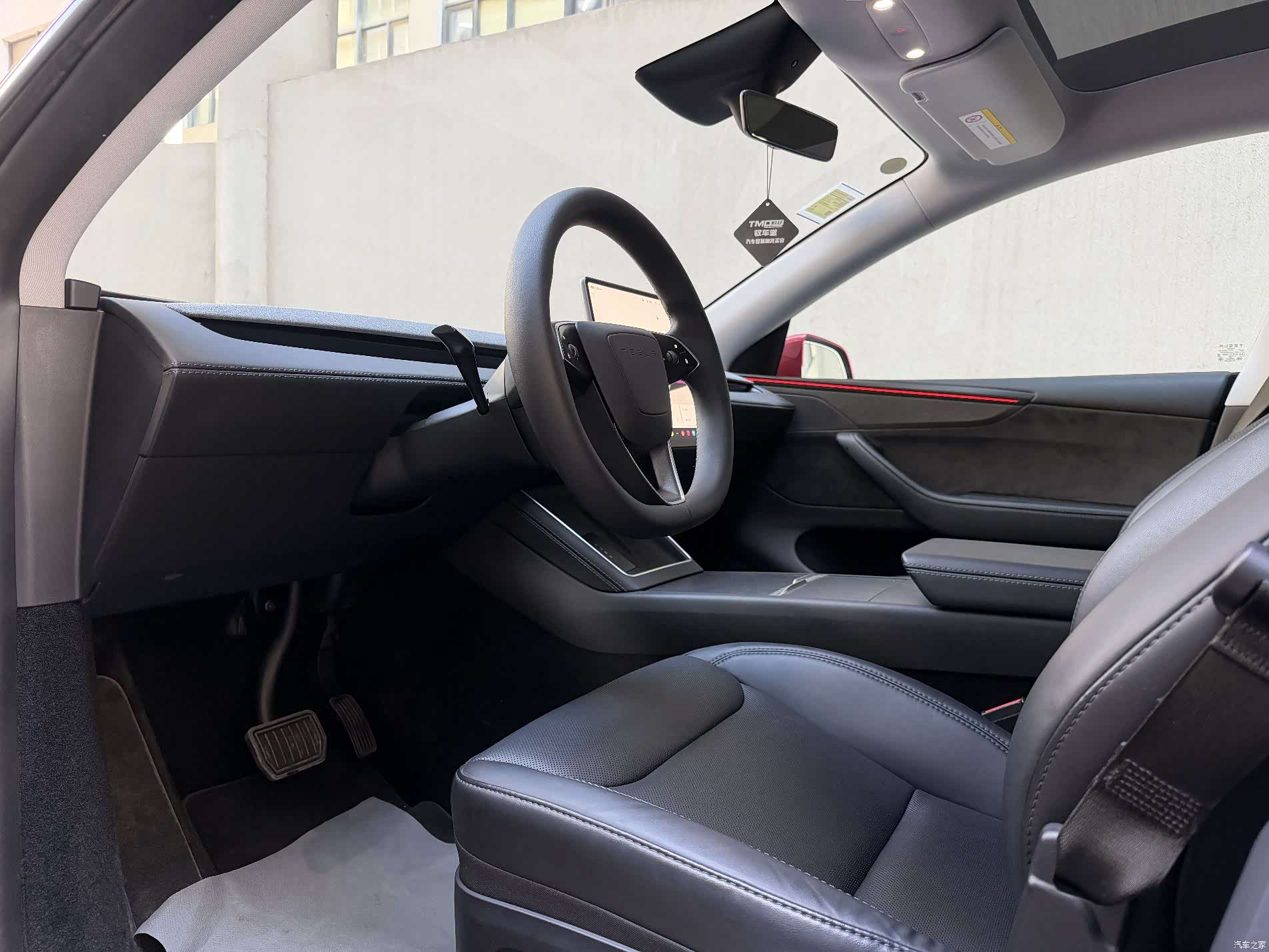Tesla Model Y, 2026 14