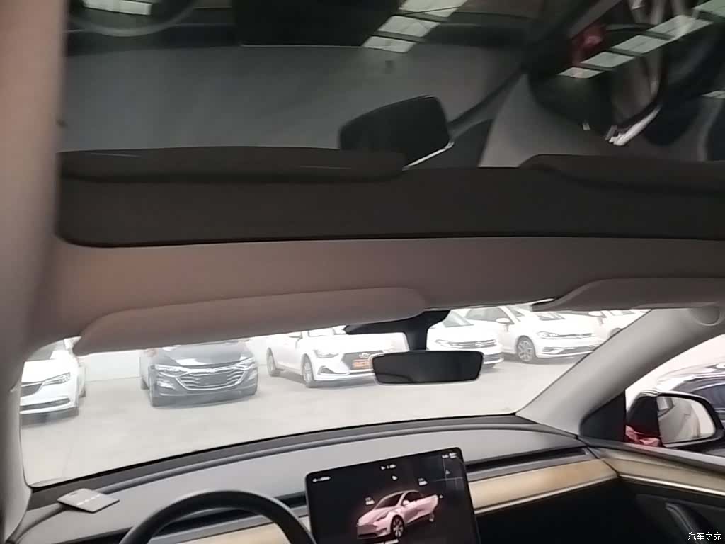 Tesla Model Y, 2023 18