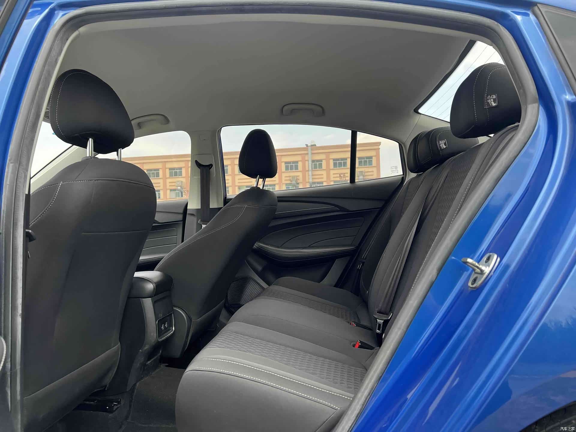 Roewe i5, 2020 8