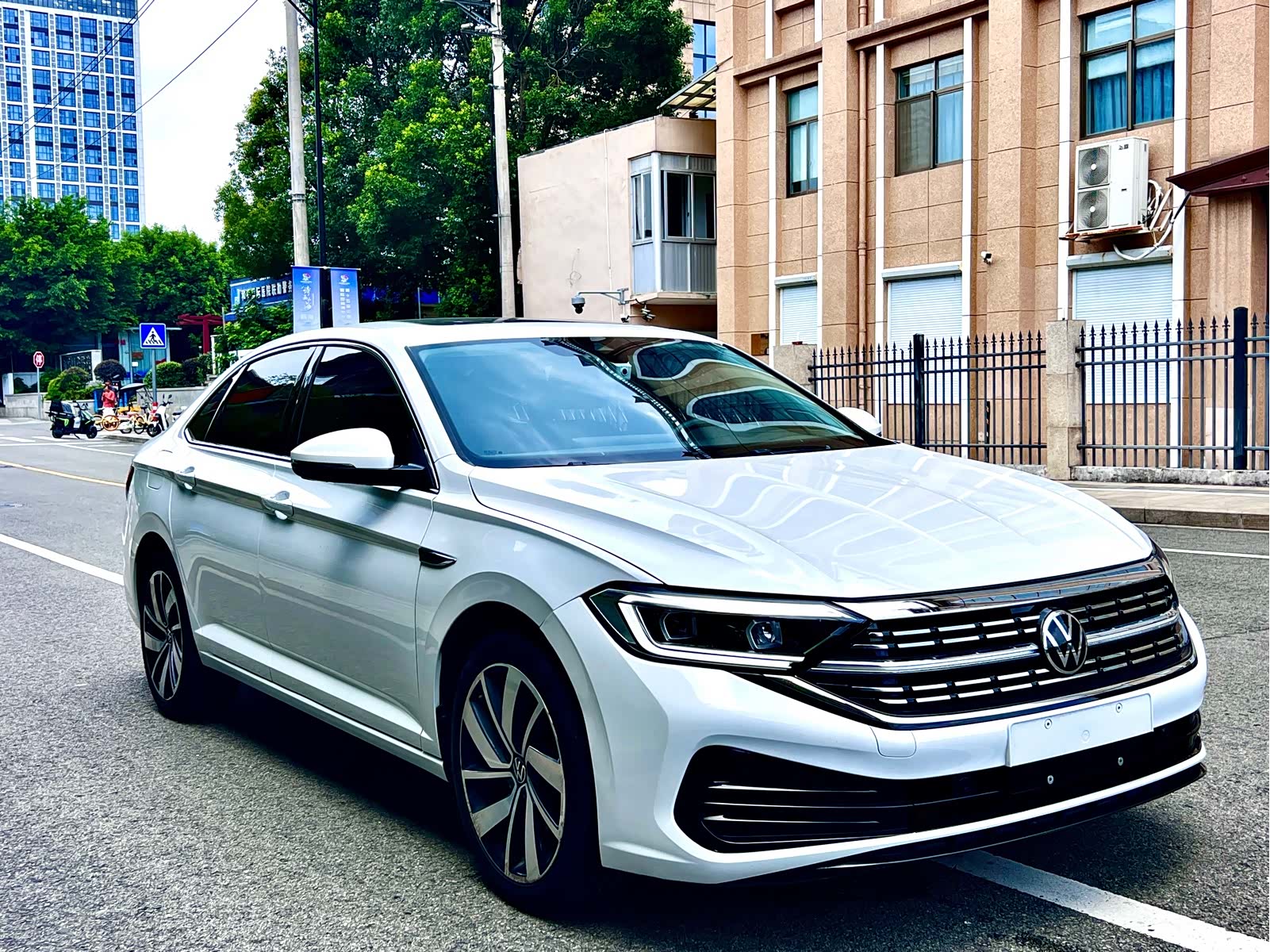Volkswagen Sagitar, 2023 3