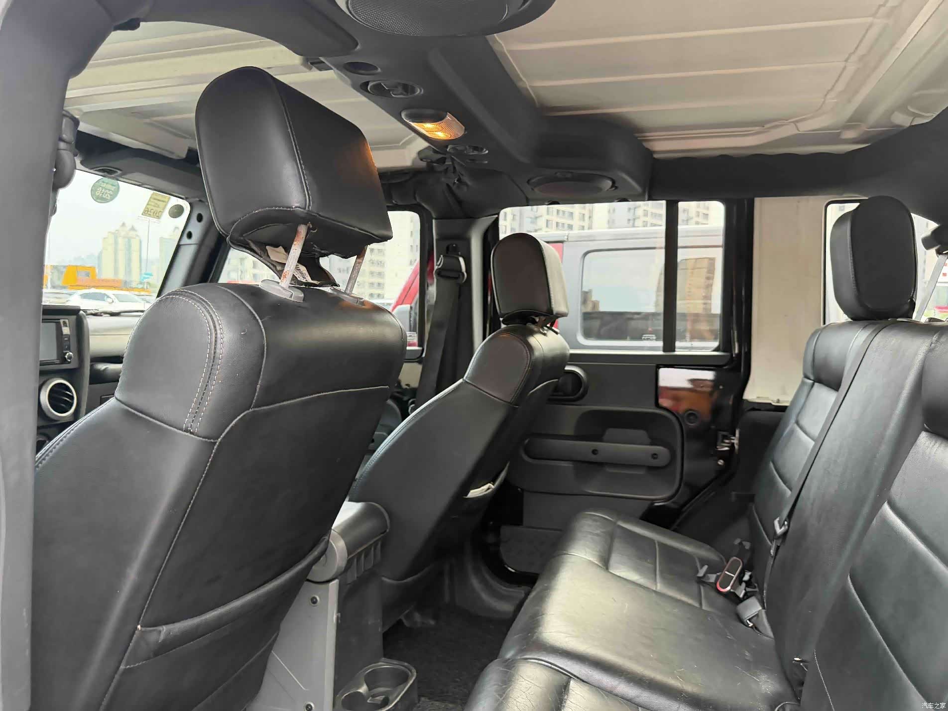 Jeep Wrangler, 2010 10
