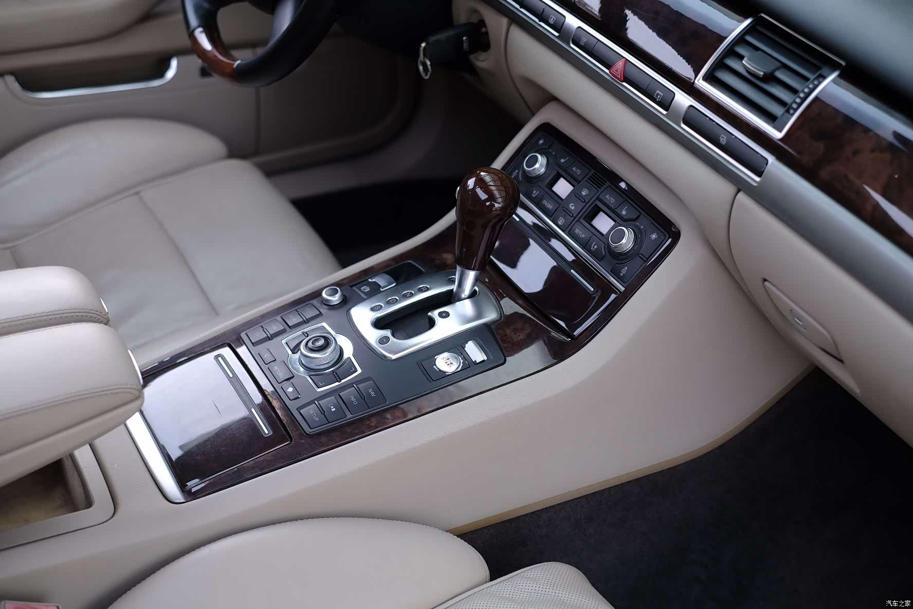 Audi A8L, 2009 39