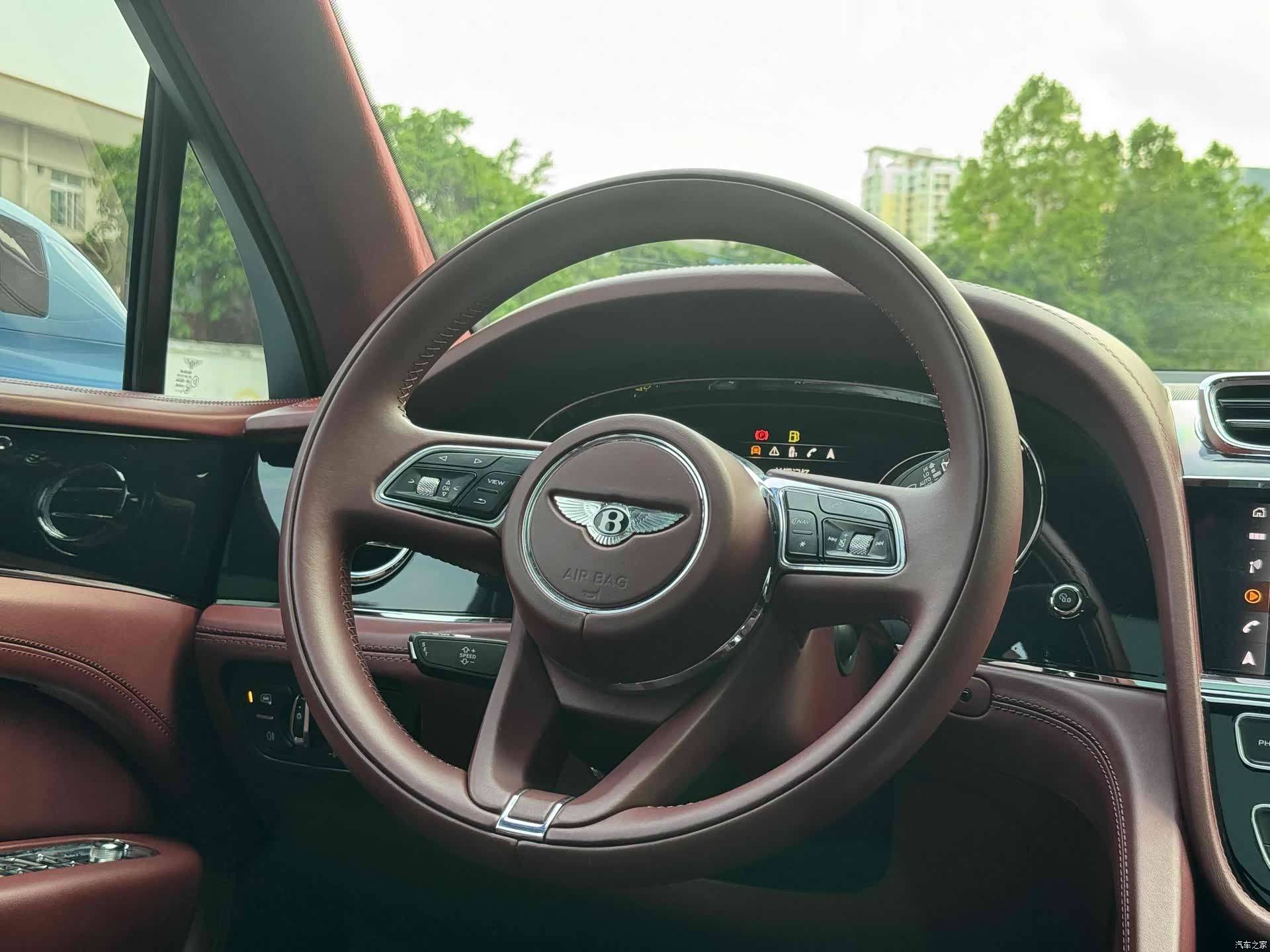 Bentley Bentayga, 2021 все фото