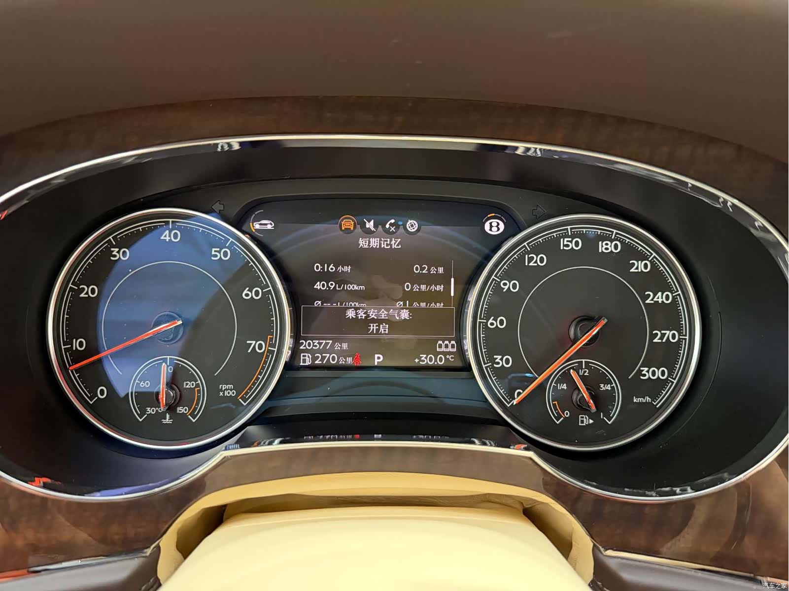 Bentley Bentayga, 2019 22