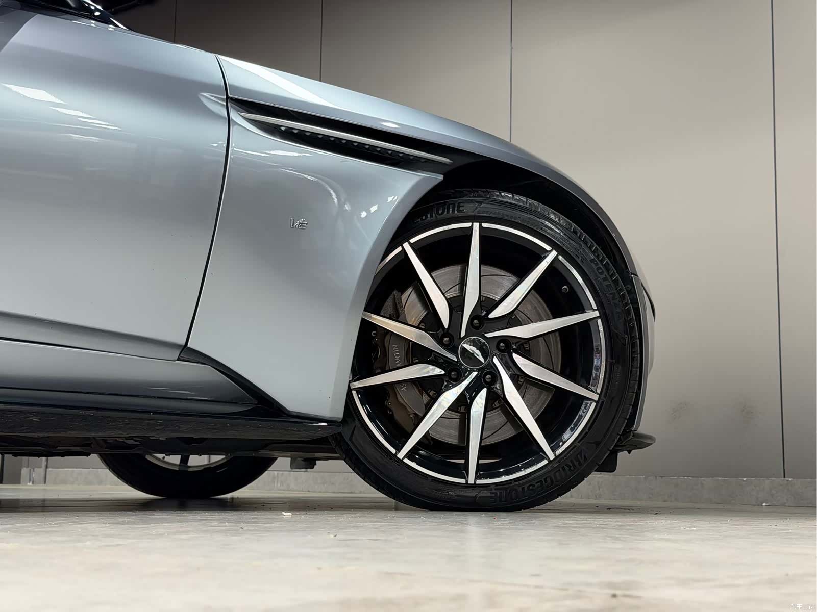 Aston Martin DB11, 2017 16