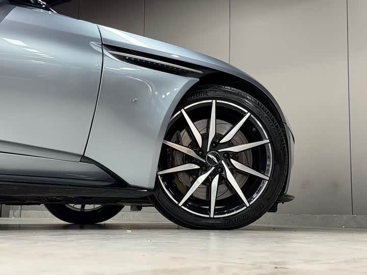 Aston Martin DB11 2016 5.2T shou fa ban