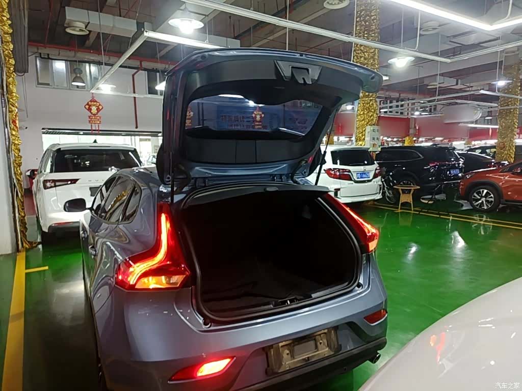 Volvo V40, 2019 19