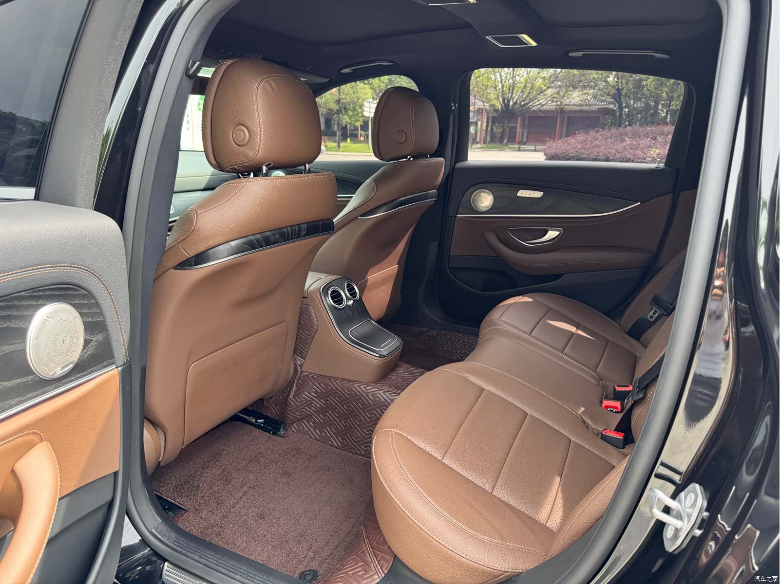 Mercedes-Benz E-Class, 2023 11