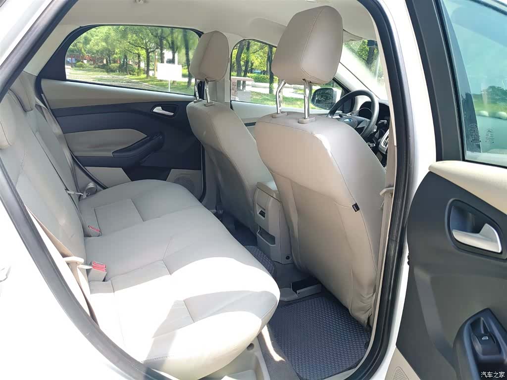 Ford Focus, 2016 11
