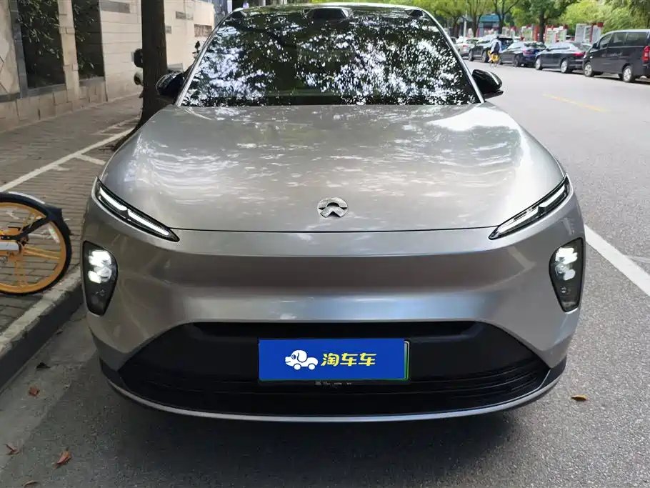 NIO ES8
