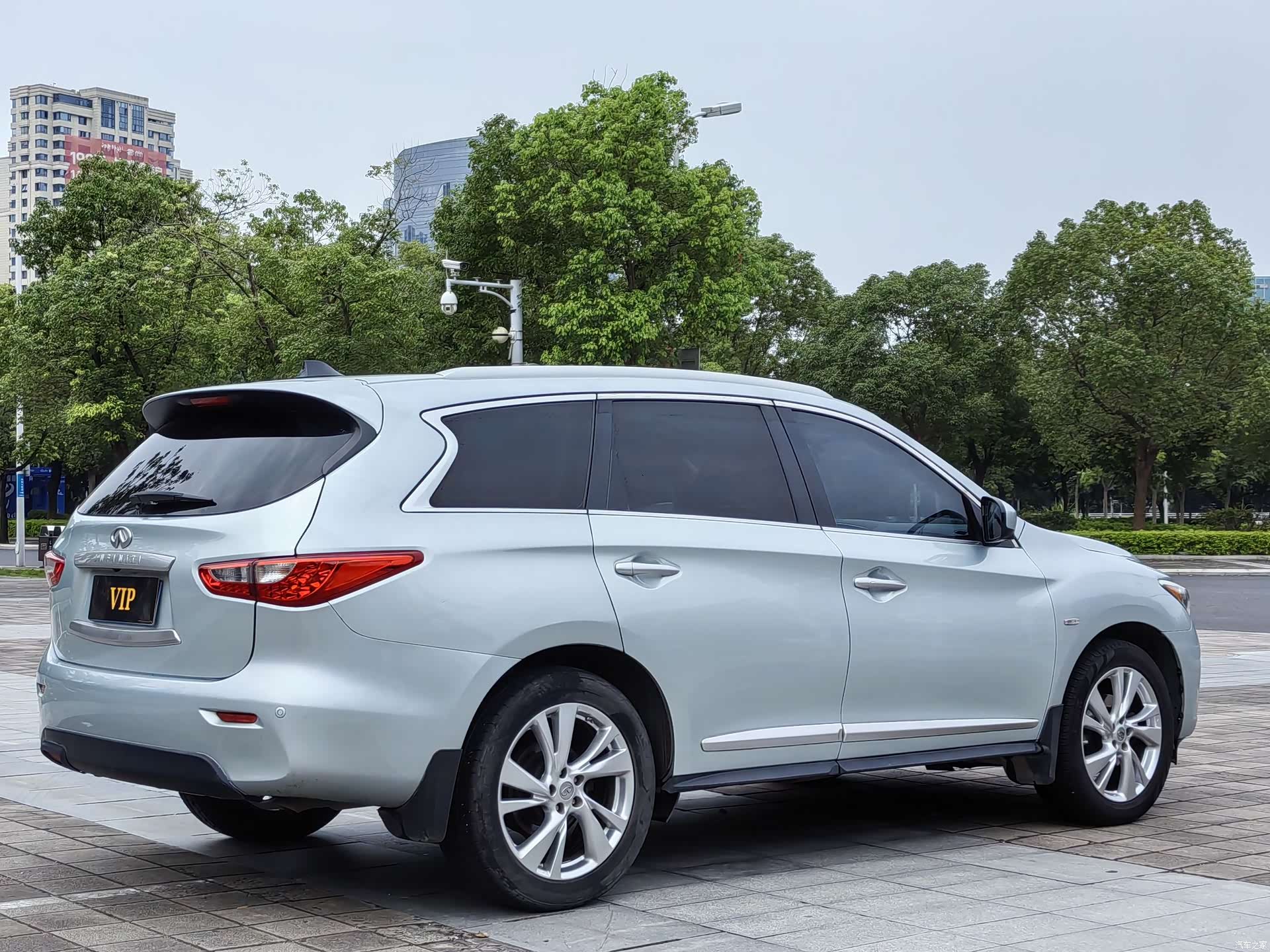 Infiniti JX35, 2014 4