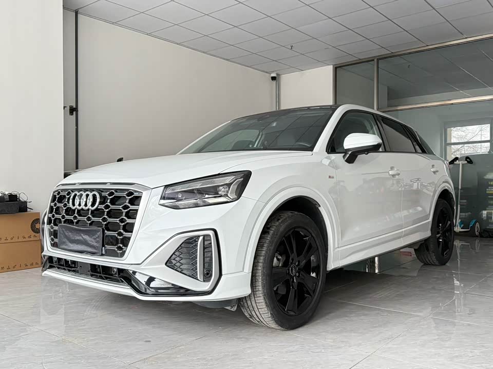 Audi Q2L