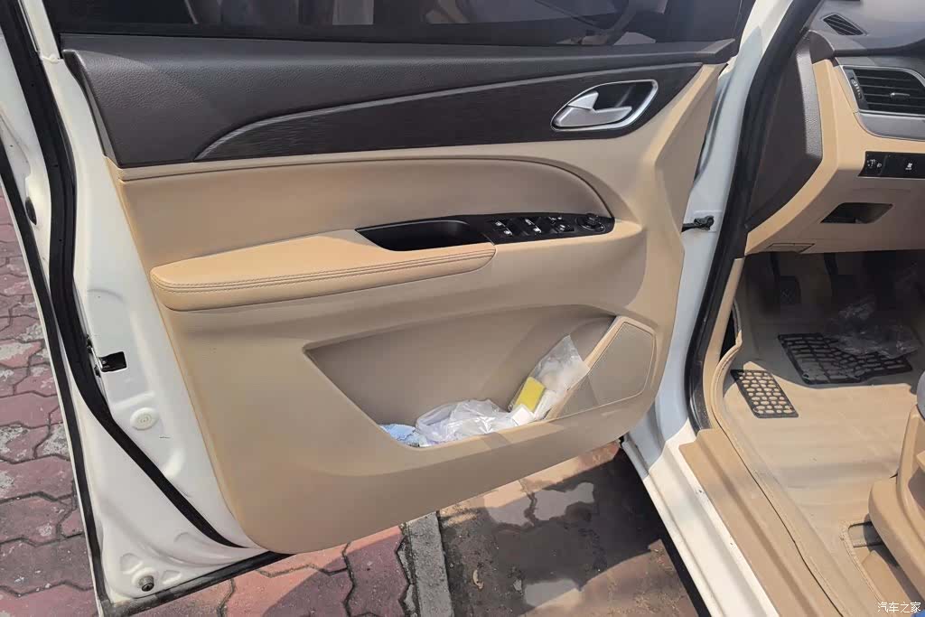 Wuling 730, 2016 7