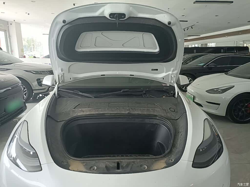 Tesla Model Y, 2023 16