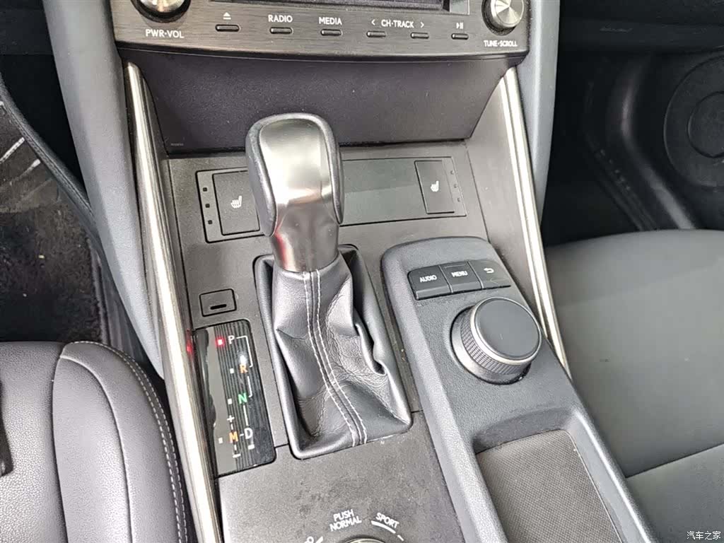 Lexus IS, 2019 14