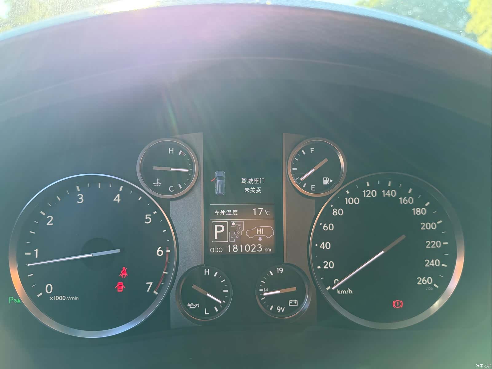 Lexus LX, 2013 10