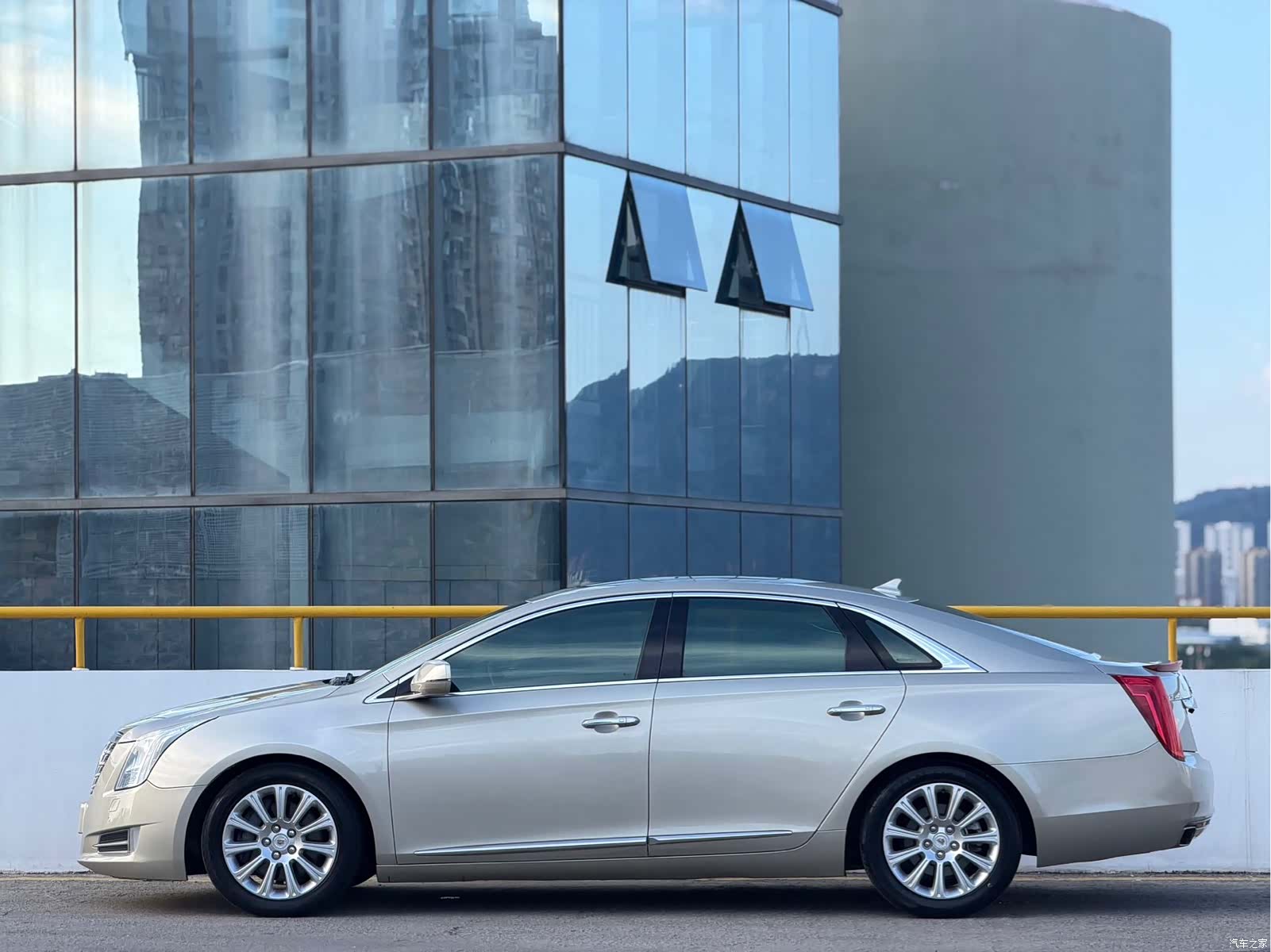 Cadillac XTS, 2015 10