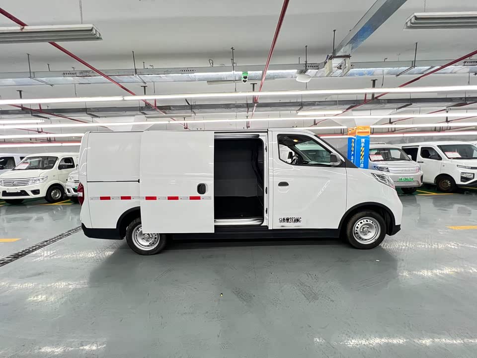 MAXUS Chase EV30