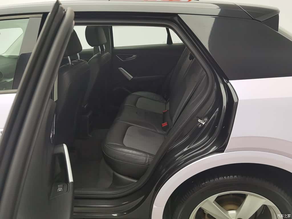 Audi Q2L, 2019 15