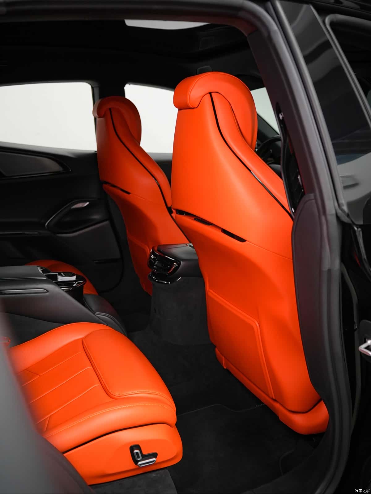 Ferrari Purosangue, 2024 13
