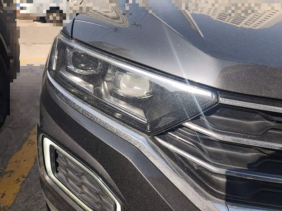 Volkswagen T-ROC exploring Songs