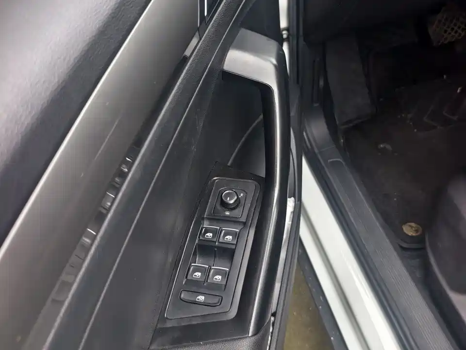 Volkswagen T-ROC exploring Songs