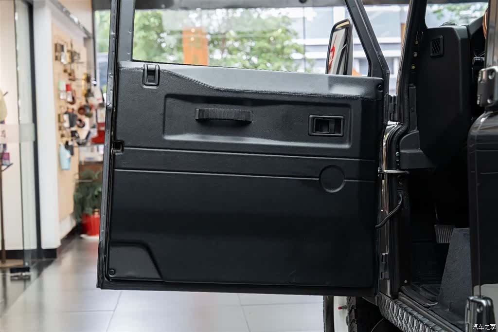 Land Rover Defender, 2015 10