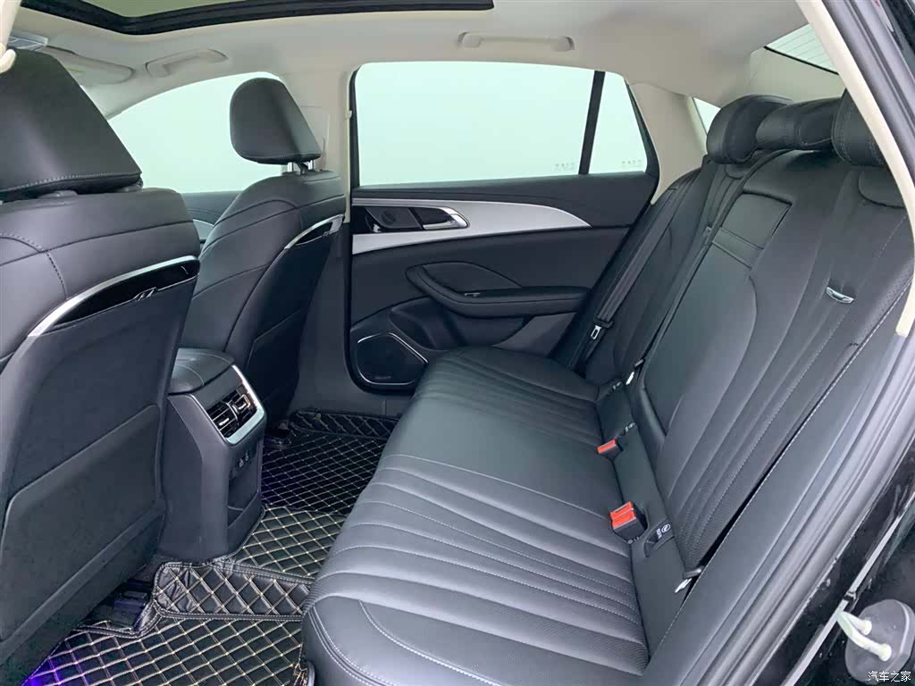 Hongqi H5, 2024 12